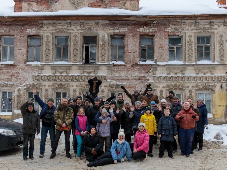 В Рыбинске волонтеры провели уборку в памятнике архитектуры