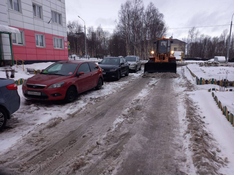 Из Мурманска за три дня вывезли почти десять тысяч кубометров снега