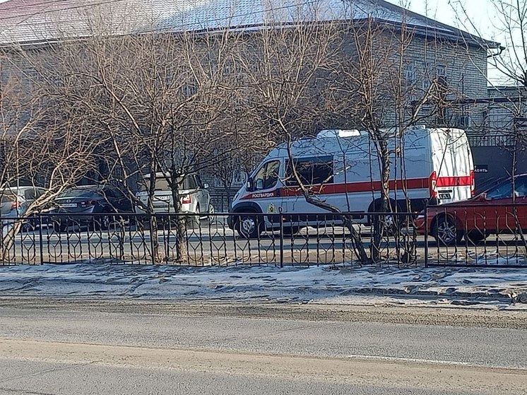 Оцепление выставили вокруг здания администрации Железнодорожного района в Чите