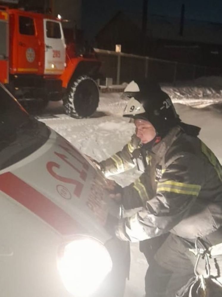 Спасатели вытащили скорую, застрявшую в снегах Шатуры
