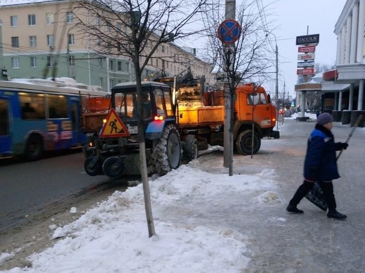 В Пензе продолжают вывозить снежные массы