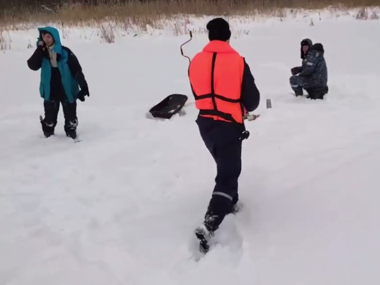 Спасатели эвакуировали на берег рыбака с гипертоническим кризом