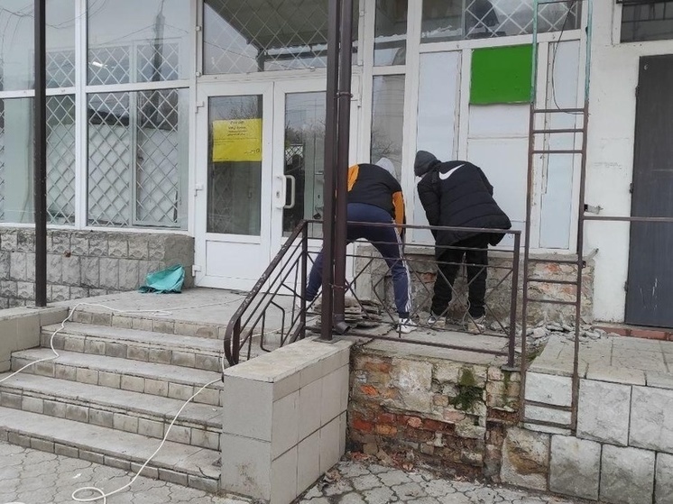 В Токмаке начались ремонтные работы здания будущего МФЦ