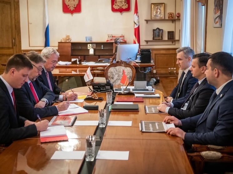 Василий Анохин подписал соглашение с председателем Совета директоров Альфа-Банка Олегом Николаевичем Сысуевым