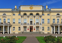 Лестница без опор, люстра Демидова и другие особенности здания Президиума РАН
