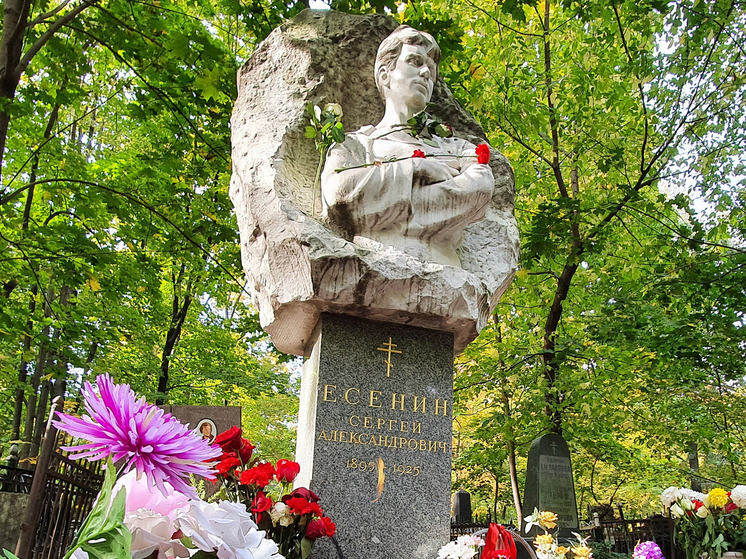 Всего на Ваганьковском кладбище обновят 22 надробия