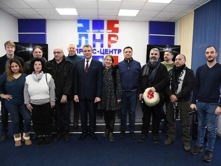Глава ЛНР провел встречу с иностранными журналистами