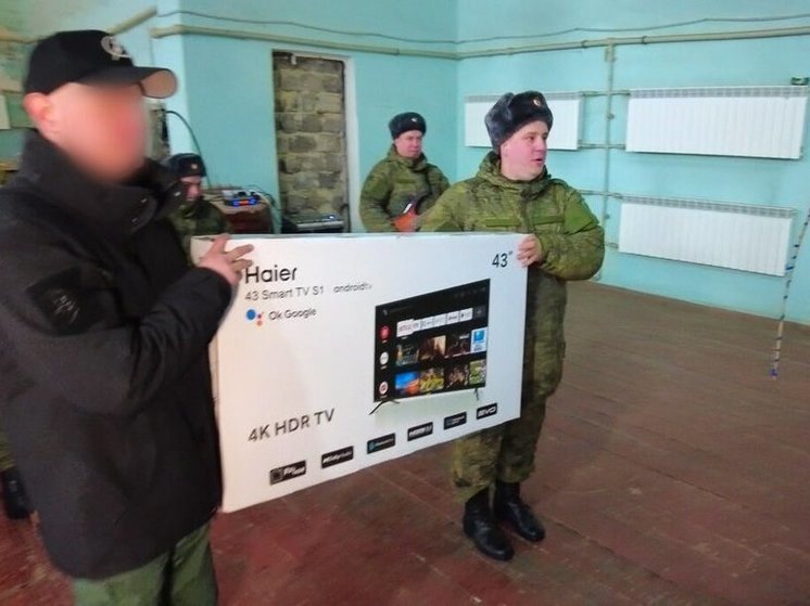 Гумкорпус Югры привез бойцам телевизор для отслеживания дронов