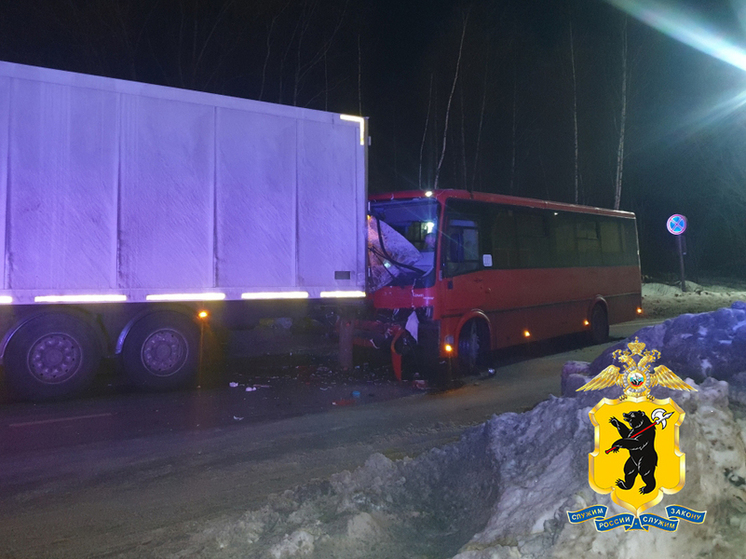 Вечерняя авария в Ярославле унесла жизнь водителя автобуса