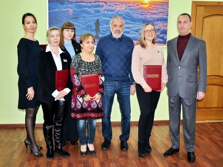 За отличную работу в прошлом году кубанский парламентарий Виктор Тепляков наградил благодарственными письмами от ЗСК специалистов сочинского Нацпарка