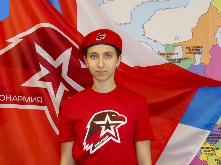 Надымских школьниц наградили знаками отличия Всероссийского движения