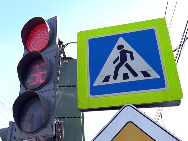 В Костроме на улице Галичской включен в работу новый светофор
