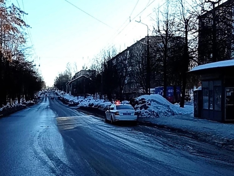 Пенсионерка в Петрозаводске выбежала на дорогу и попала под машину