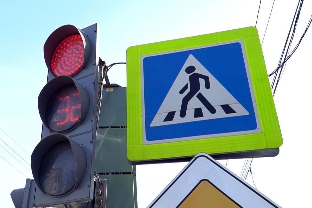В Костроме на улице Галичской включен в работу новый светофор