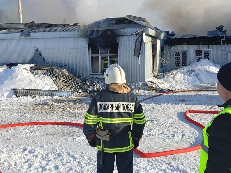 В Марий Эл к тушению пожара в мебельном цехе привлекли пожарный поезд