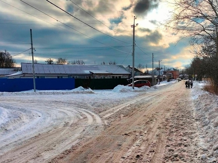 В брянском Новозыбкове чиновников через суд обязали сделать тротуар у школы