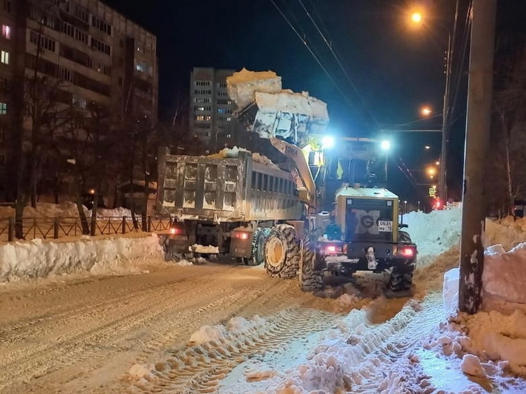 В Йошкар-Оле продолжается уборка снега