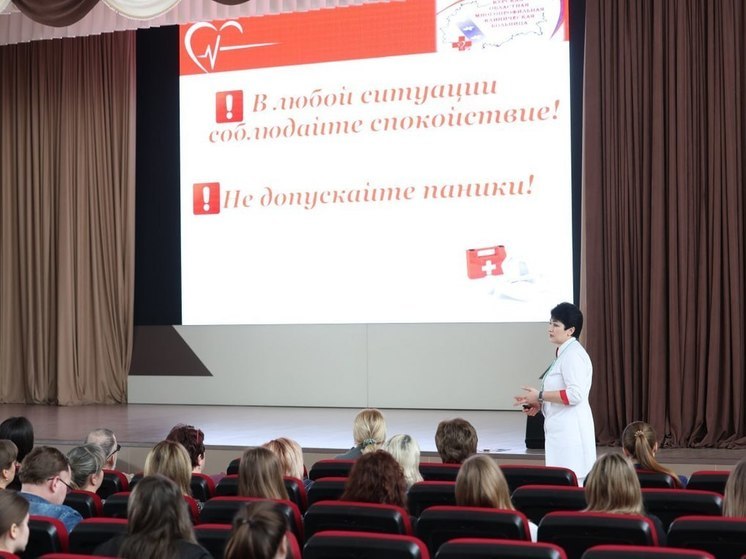 В школе № 62 Курска медики ОМКБ провели «Уроки первой помощи»
