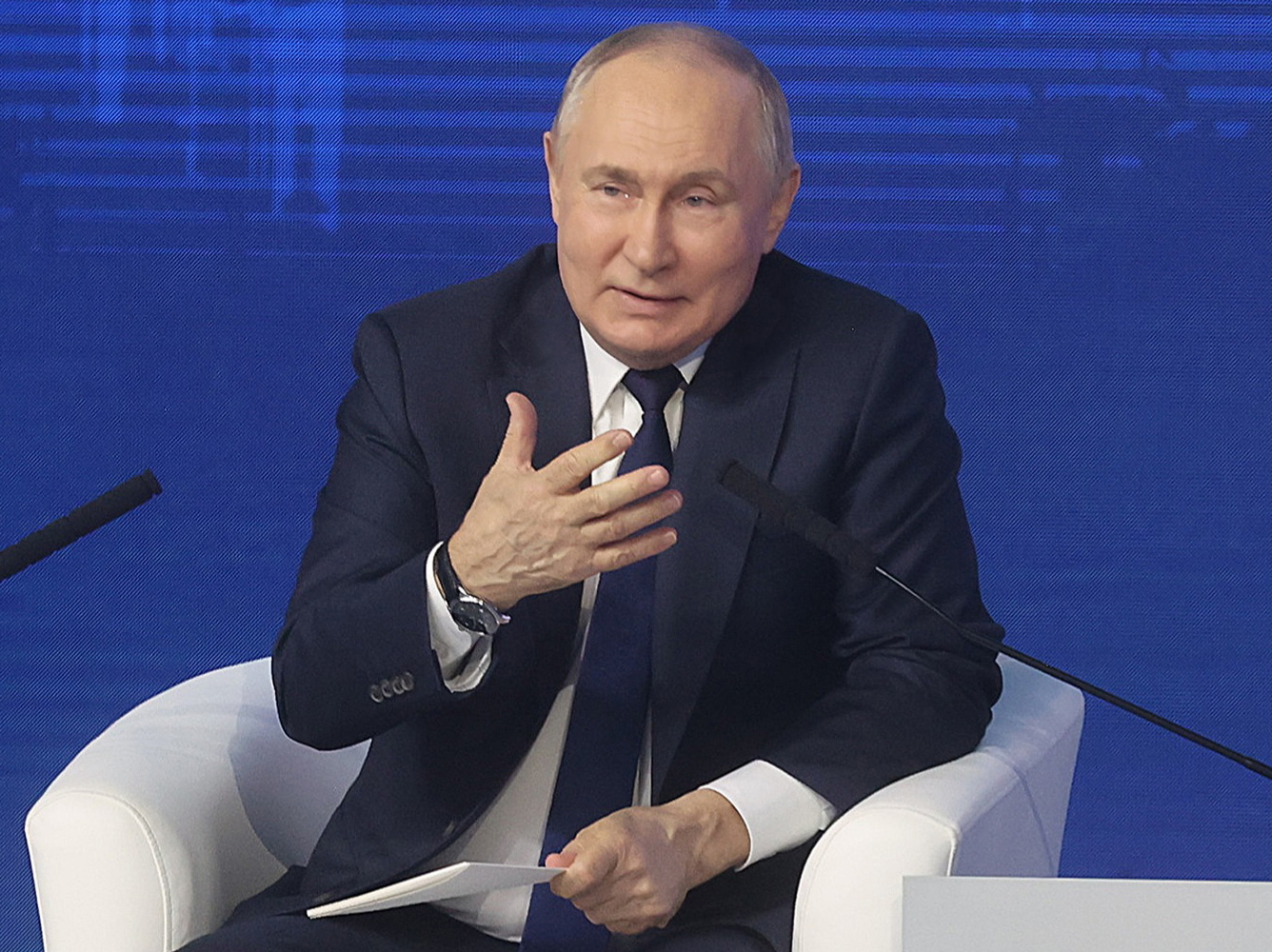 Ведущий Машков, SHAMAN в костюме: эмоции встречи Путина с доверенными лицами
