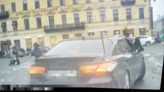 Момент конфликта на парковке в центре Петербурга попал на видео