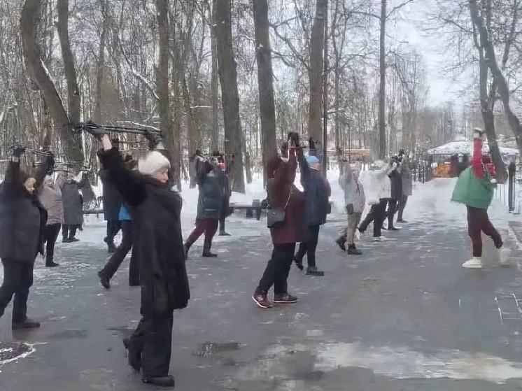 Активные долголеты Серпухова приглашают на скандинавскую ходьбу