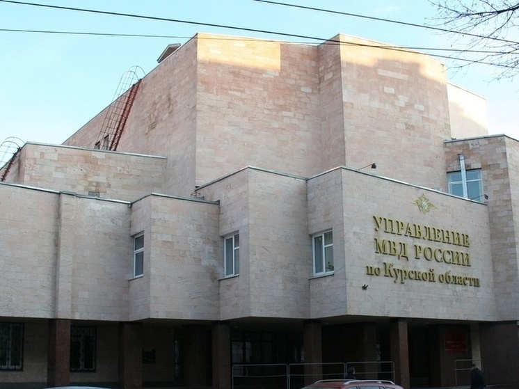 В Курске на лестничной площадке похитили металлическую дверь