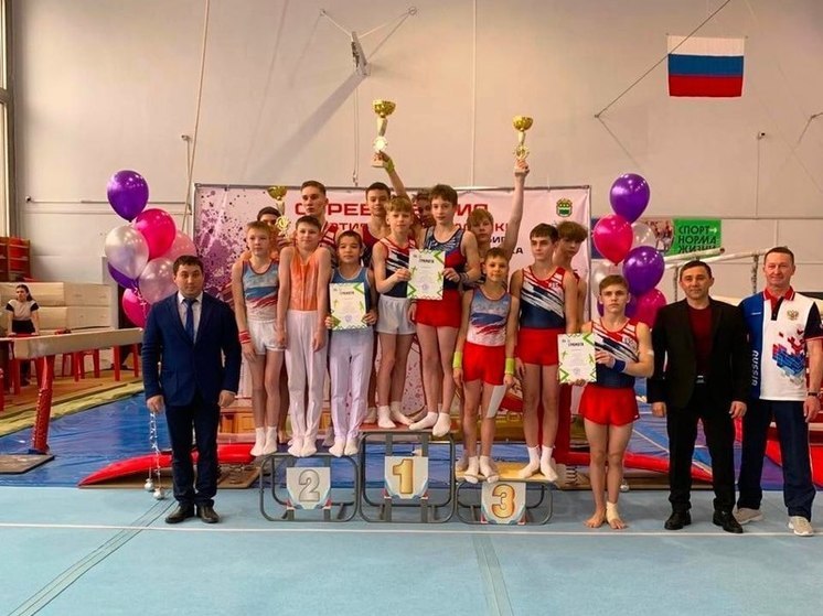 Комсомольские гимнасты завоевали золотые и серебряные медали в дальневосточном турнире