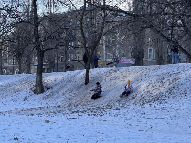 Около школы в Саратове травмировалась ученица