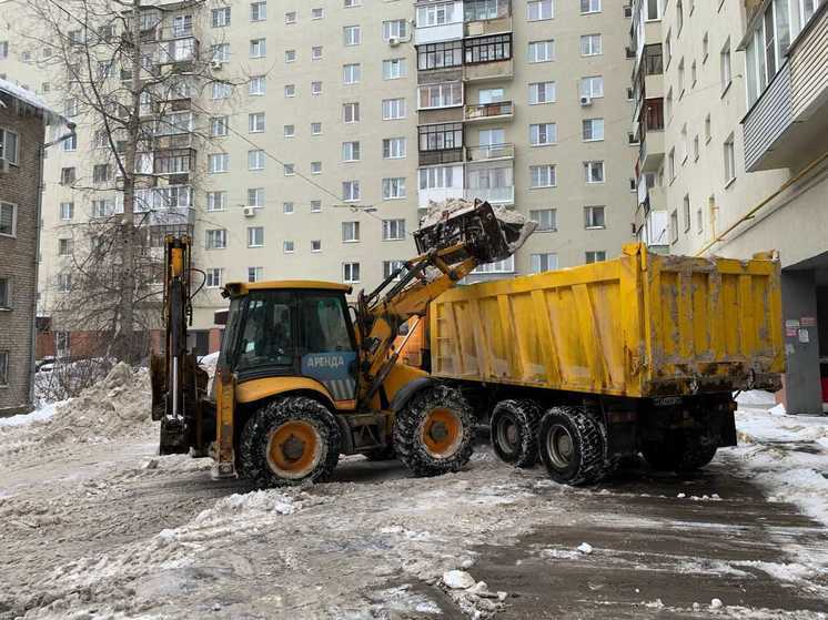 ДУКи пяти районов Нижнего Новгорода усилили работу по очистке придомовых территорий от снега и наледи