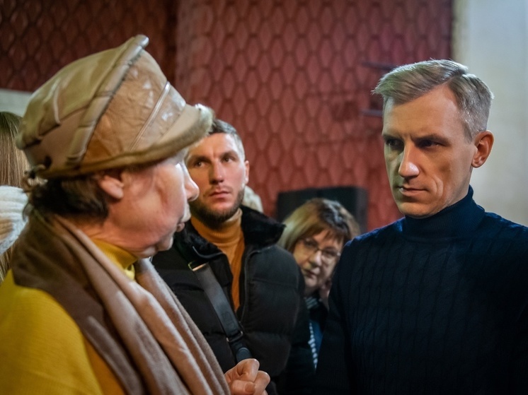 Василий Анохин провел встречу с населением в Ярцево