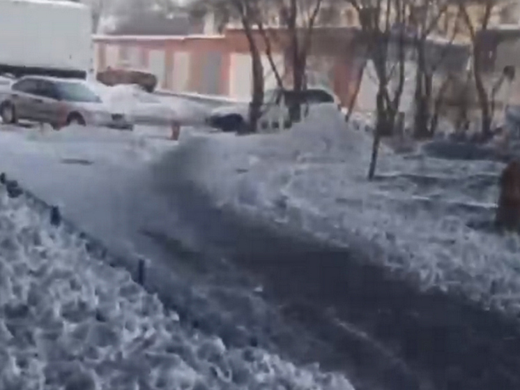 В Красноярске заметили черный снег