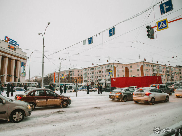 Движение осложнилось на дорогах в Кемерове