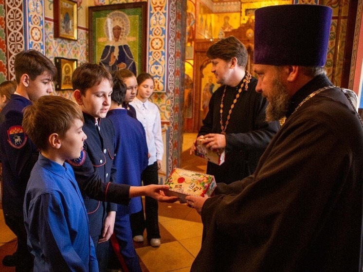 В Казанском соборе Элисты открыли книжную выставку
