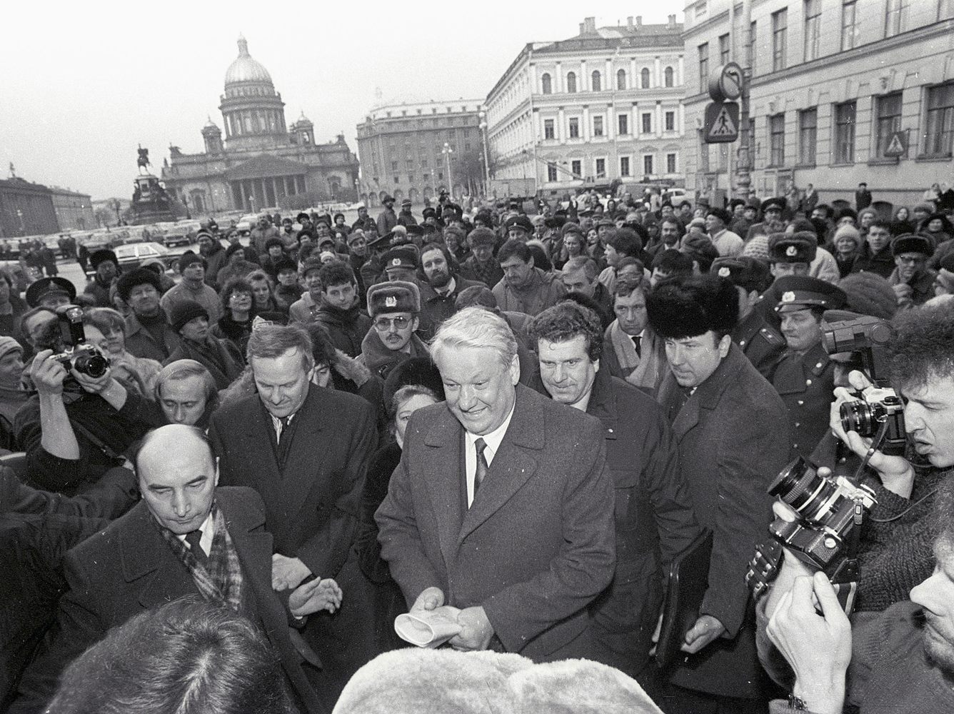 Старое окружение. Ельцин в 1990 году.