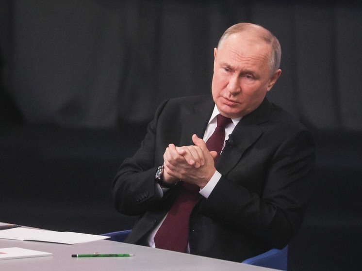 Путин в четвертый раз посетил выставку-форум "Россия"
