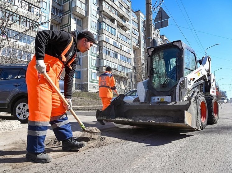 Самосвалы сделают тысячу рейсов при уборке улиц Белгорода от песко-соляной смеси