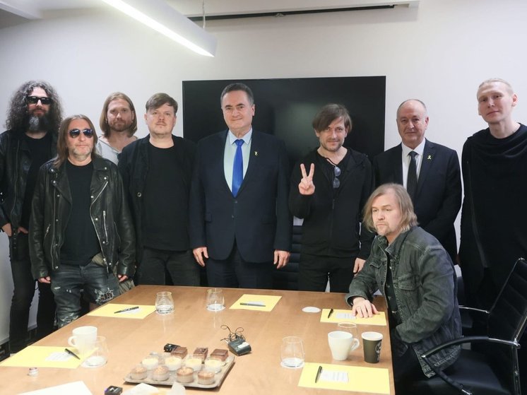 Глава МИД Израиля Кац встретился с музыкантами "Би-2" после депортации из Таиланда