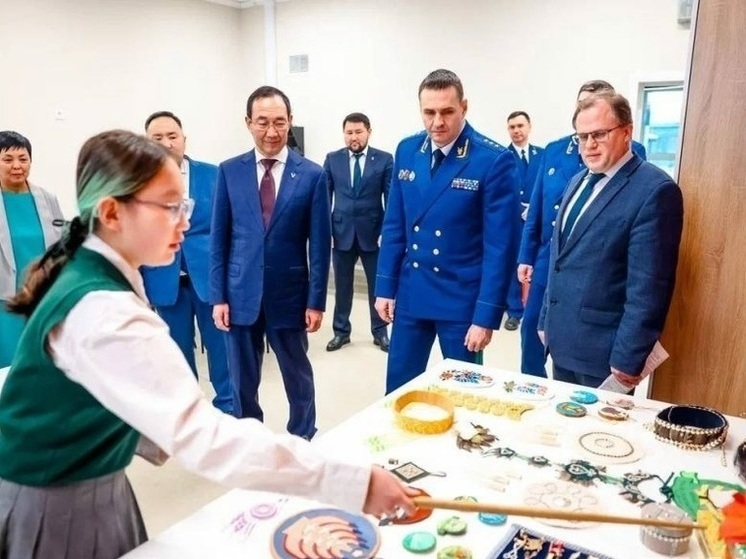 Замгенпрокурора РФ посетил новое здание школы в Хатассах