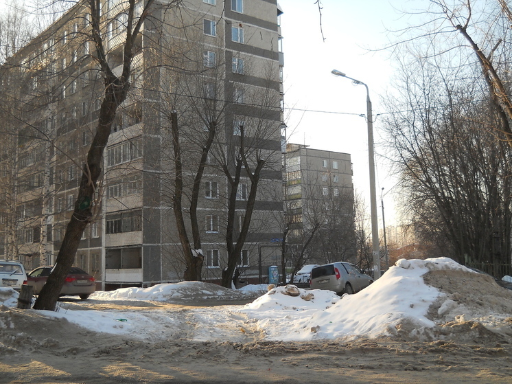 В Кировском районе Перми проверили качество уборки дворов