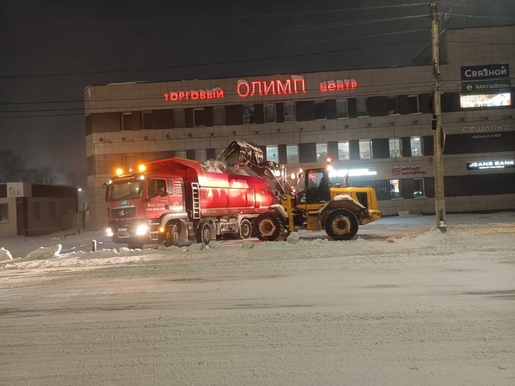 В ближайшие сутки в Кирове уберут снег 38 участков