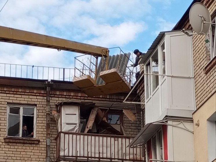 В Новой Каховке восстановили крышу еще одного многоквартирного дома