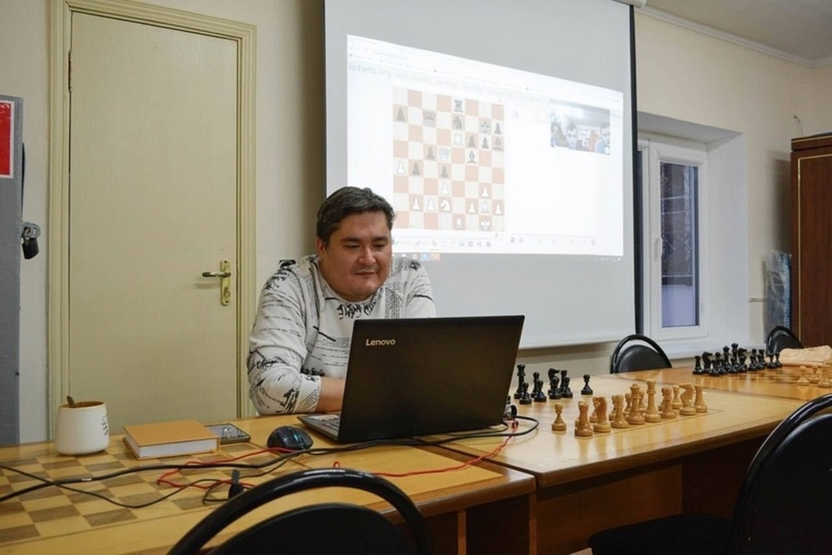 Chess players from Kalmykia and Anthracite trained tactical vision