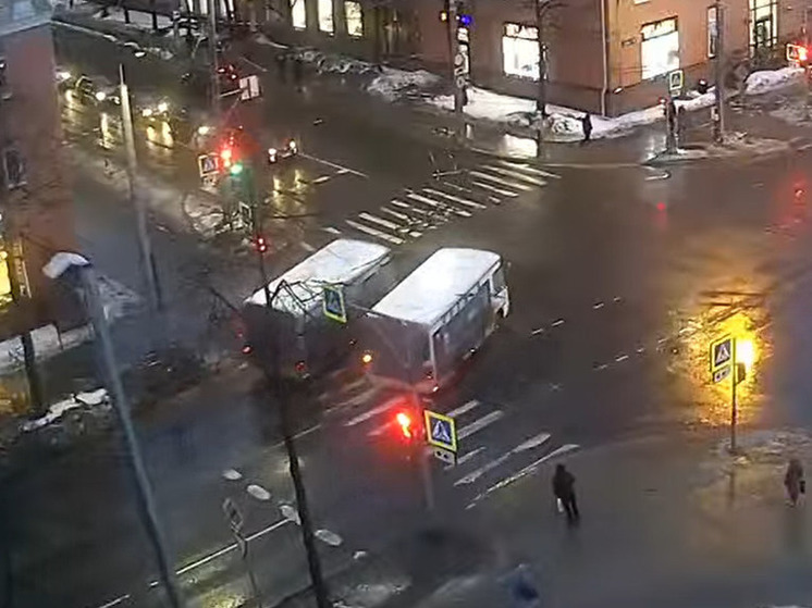 Жительница Петрозаводска хапнула адреналина во время гонки автобусов
