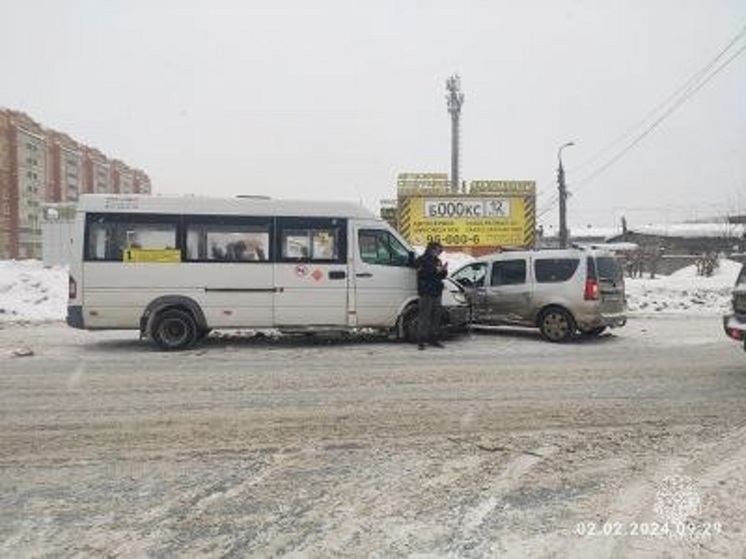 В Йошкар-Оле пассажир маршрутки получил травму из-за ДТП