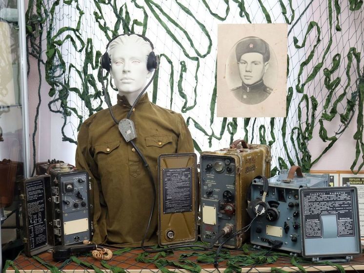 Выставка «Слава Советской Армии» (6+) представлена в библиотеке №15 в Вологде