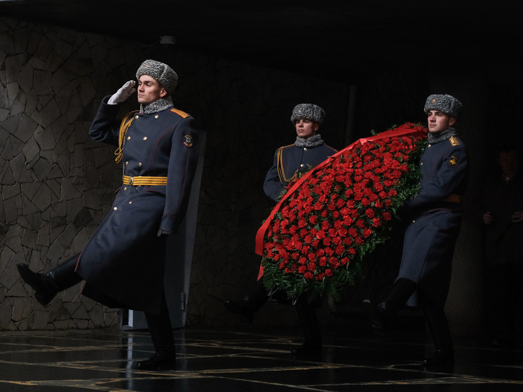 Память защитников Сталинграда почтили на Мамаевом кургане