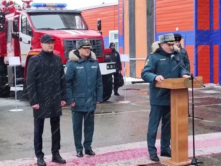 Спасателям Калужской области вручили новую технику губернатор региона и глава МЧС России