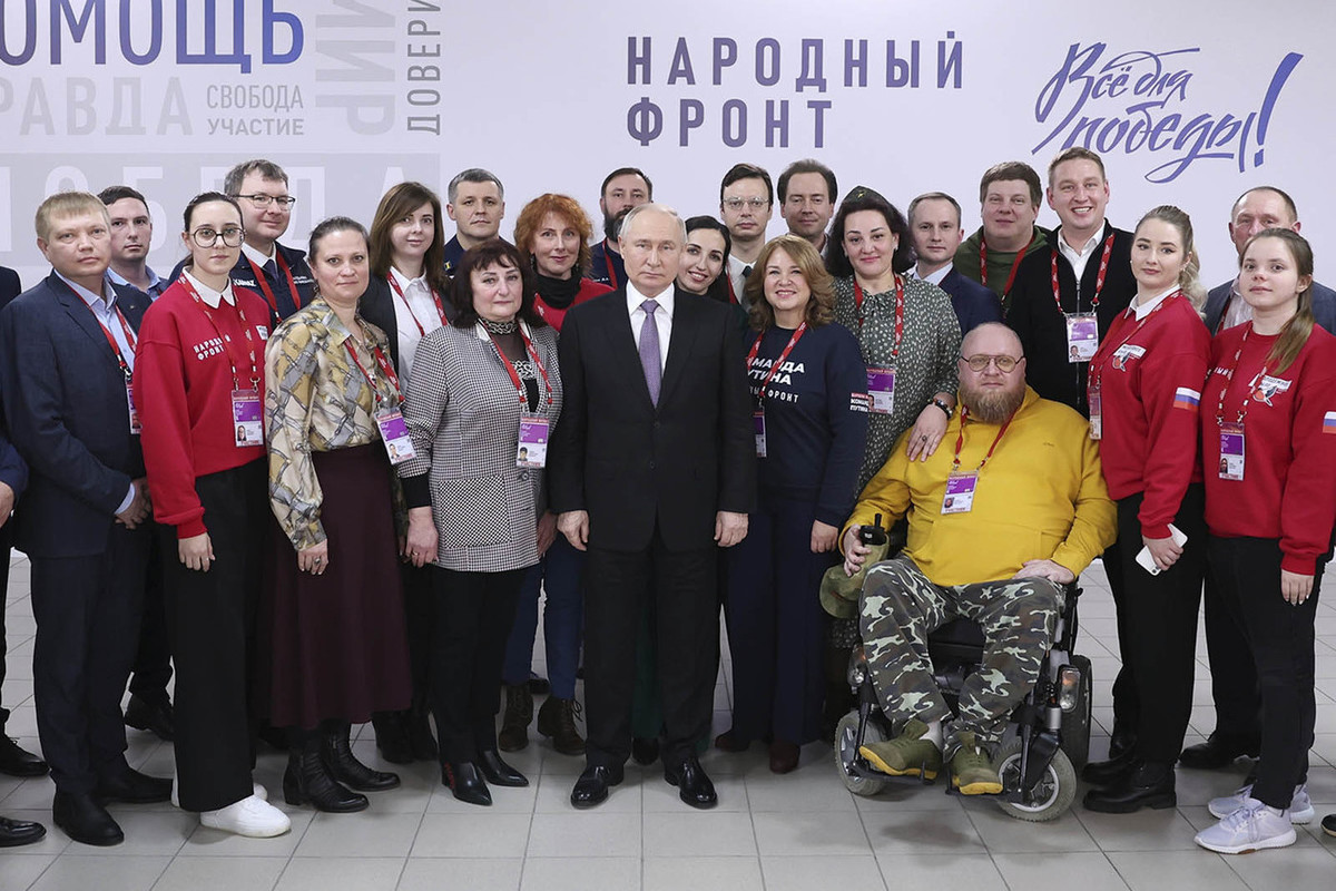 боевые беспилотники. бпла ту-141. дрон zala 421-16e. квадрокоптер собирает яблоки. управление дроном.