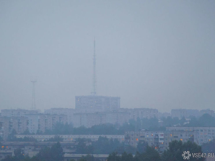 Жители кузбасского города пожаловались на золу с неба вместо снега