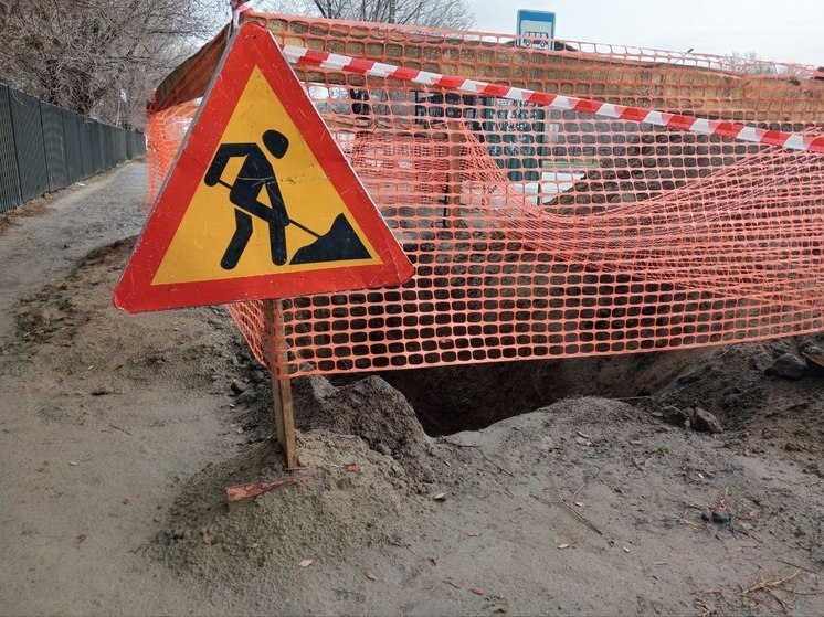 В Барнауле начался ремонт коллектора на улице Антона Петрова